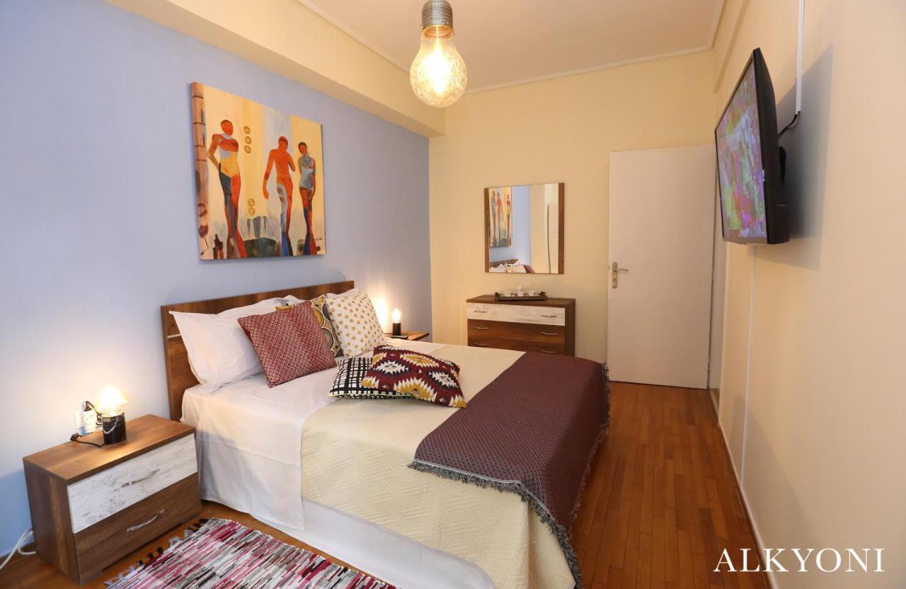 Melma Properties- Alkyoni Apartment By The Sea In Piraeus Bagian luar foto