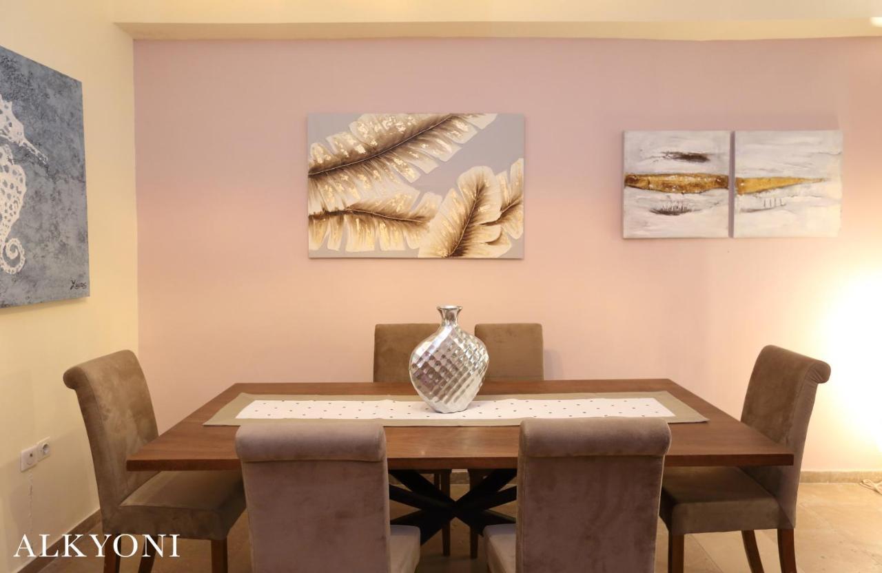 Melma Properties- Alkyoni Apartment By The Sea In Piraeus Bagian luar foto