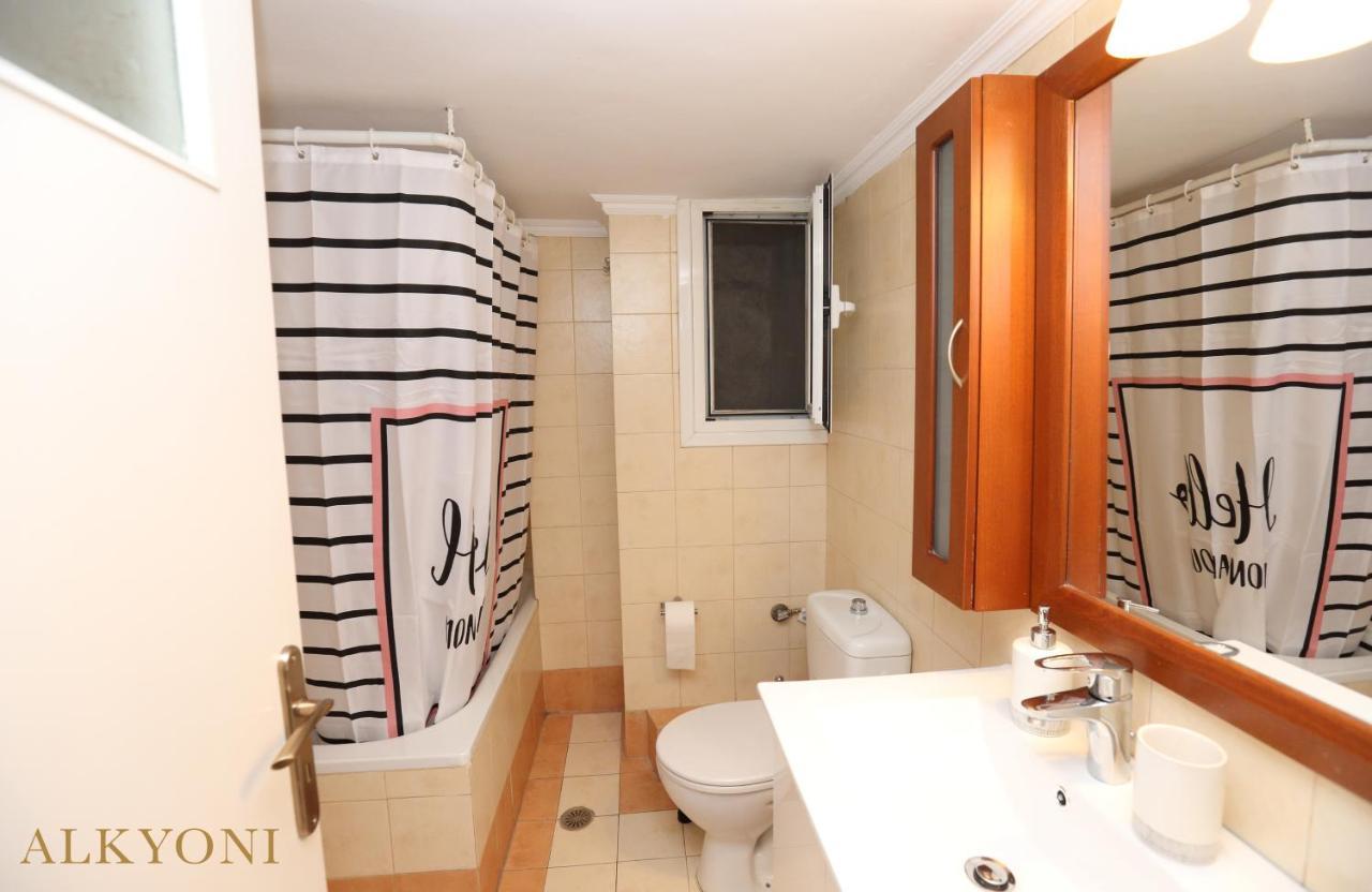 Melma Properties- Alkyoni Apartment By The Sea In Piraeus Bagian luar foto