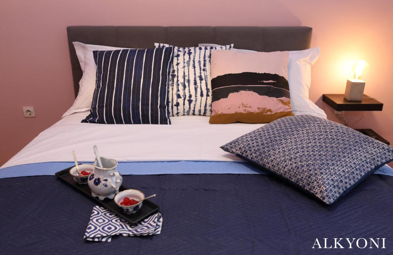Melma Properties- Alkyoni Apartment By The Sea In Piraeus Bagian luar foto