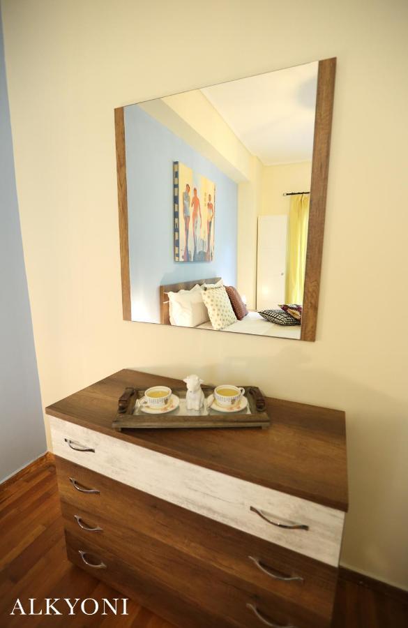 Melma Properties- Alkyoni Apartment By The Sea In Piraeus Bagian luar foto